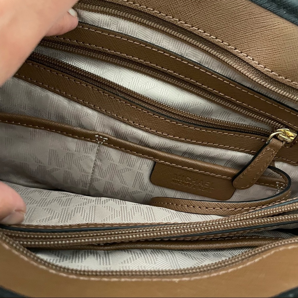 Michael Kors Jet Set Medium Tote in Camel - Picture 5 of 11